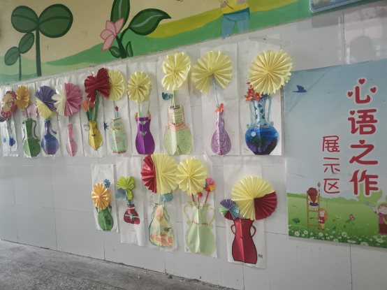 图片包含 白色, 挂, 窗帘, 装饰&#xA;&#xA;已生成极高可信度的说明
