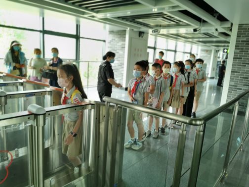 F:\360MoveData\Users\Administrator\Desktop\南京市东郊小镇小学文明交通宣传员\8.jpg