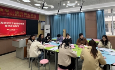 会议室里的人们&#xA;&#xA;中度可信度描述已自动生成