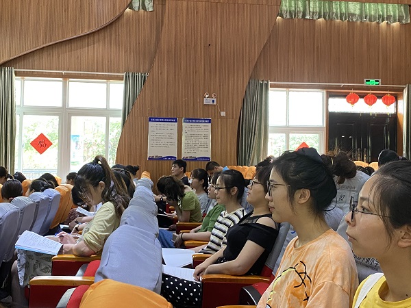 C:\Users\pc\Desktop\2020届一年级新生入学常规训练及班主任培训\20208.30班主任会议\3.png