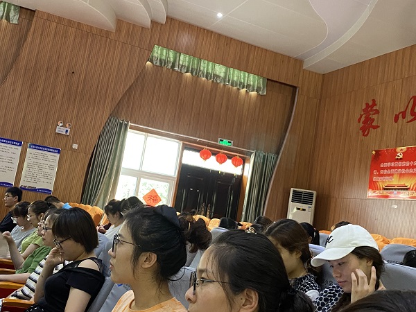 C:\Users\pc\Desktop\2020届一年级新生入学常规训练及班主任培训\20208.30班主任会议\4.png